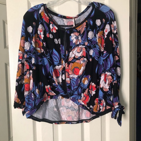 Free People Keepin’ On Floral Jersey Slouchy Top‎ XS Twisted Front Tie Sleeves - Picture 4 of 9